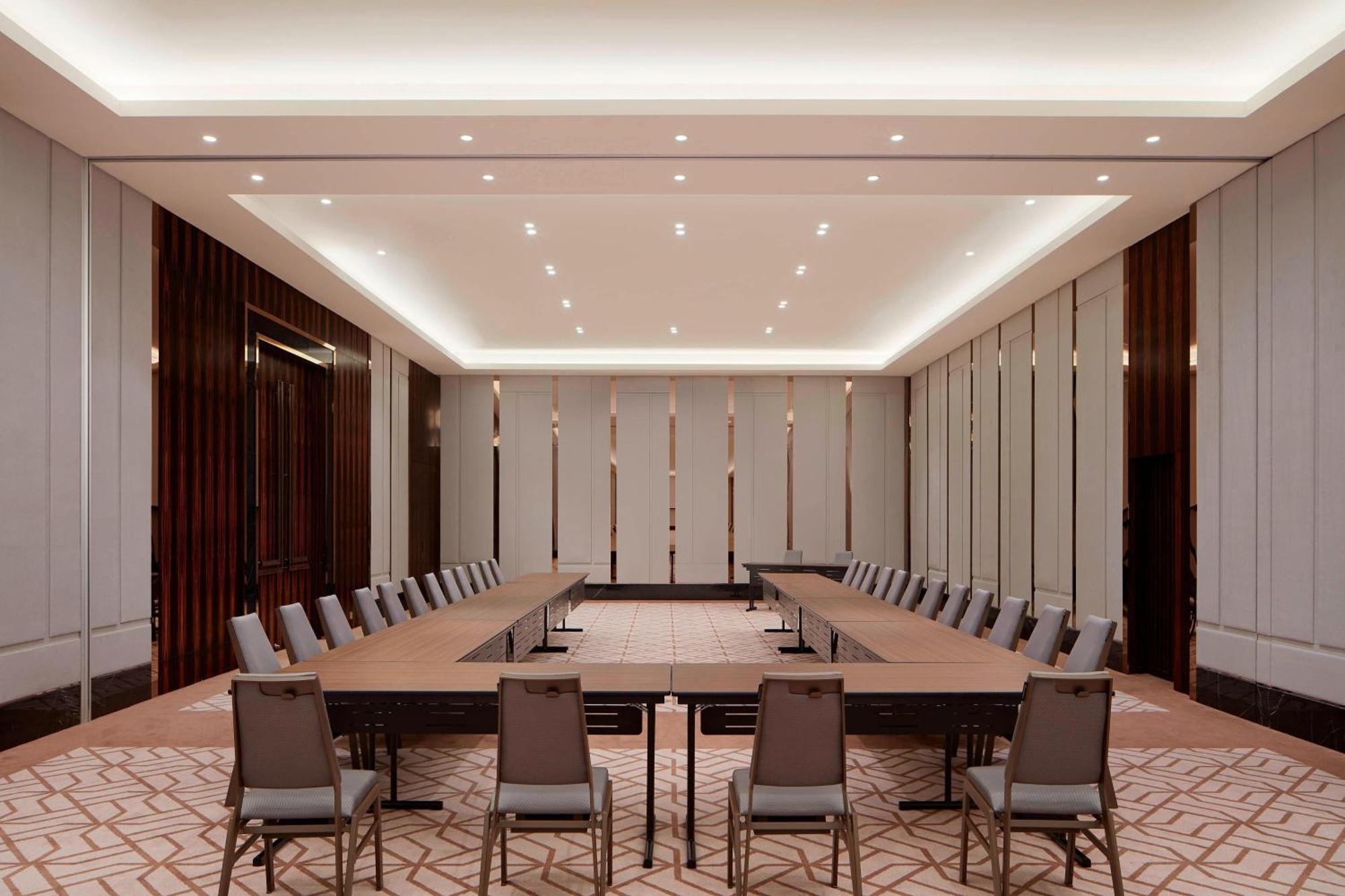 Sheraton Petaling Jaya Hotel Eksteriør bilde The meeting room of the Prime Minister