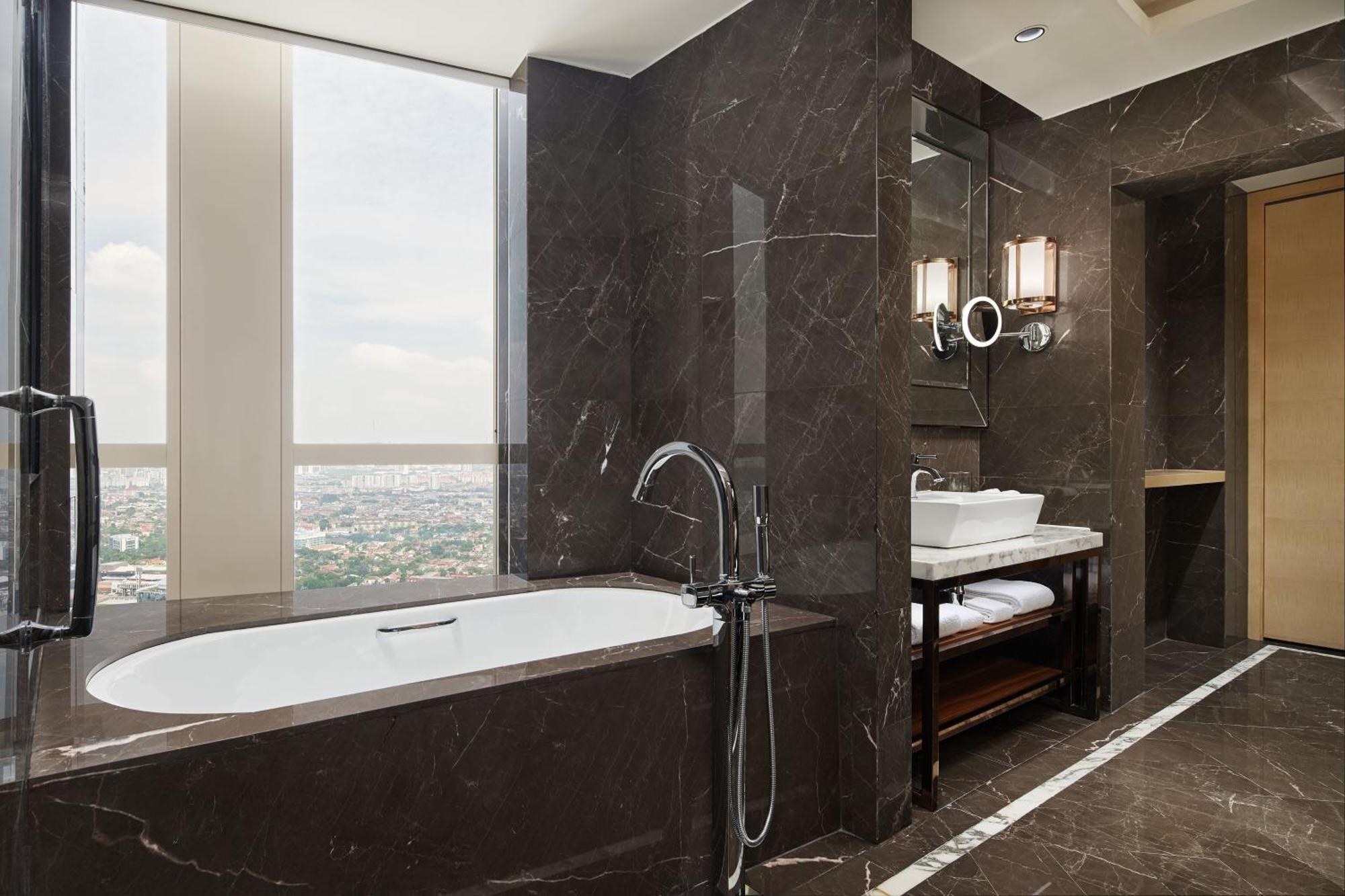 Sheraton Petaling Jaya Hotel Eksteriør bilde Bathroom